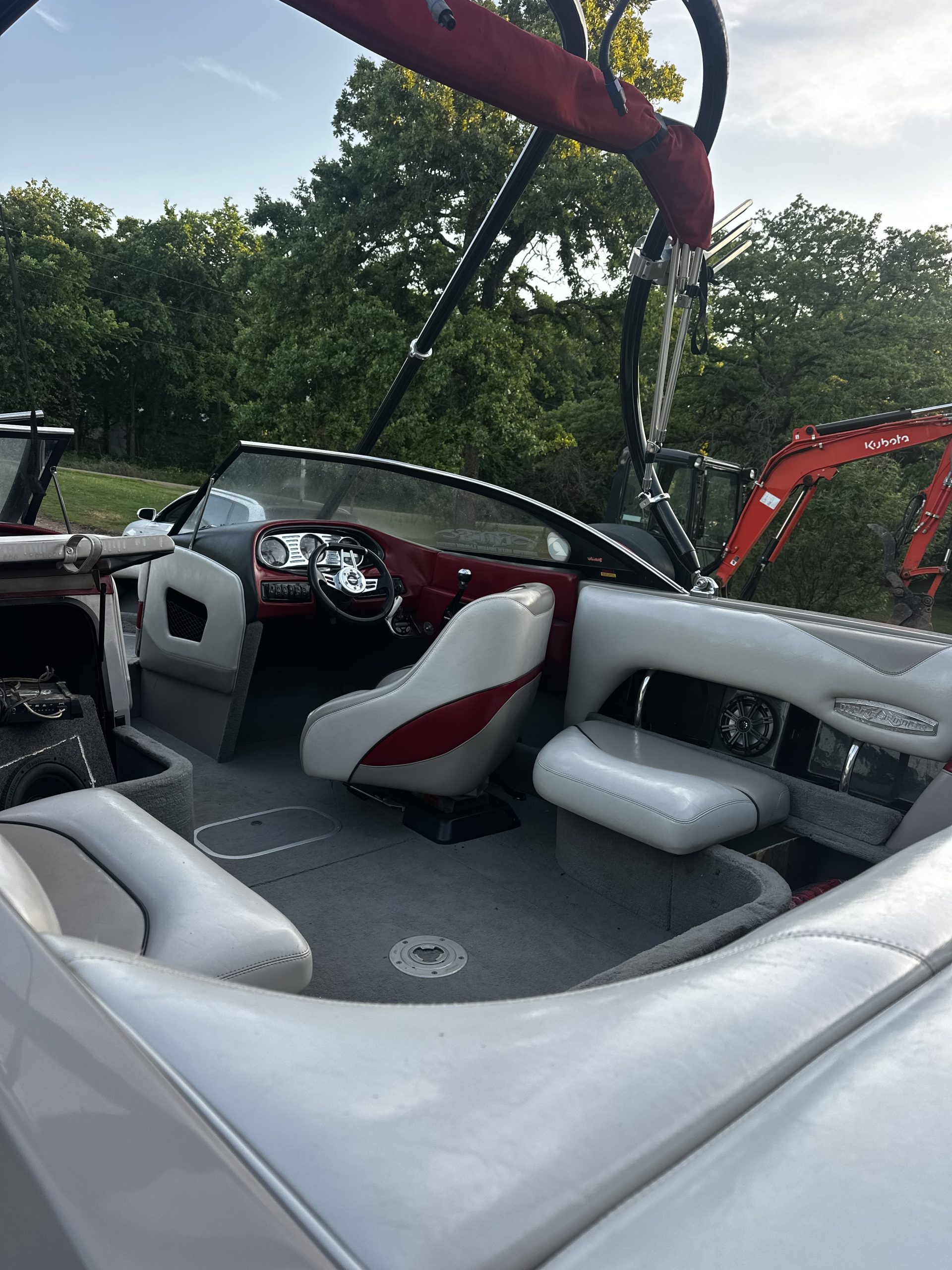 2005 Malibu Wakesetter surf boat - Image 2